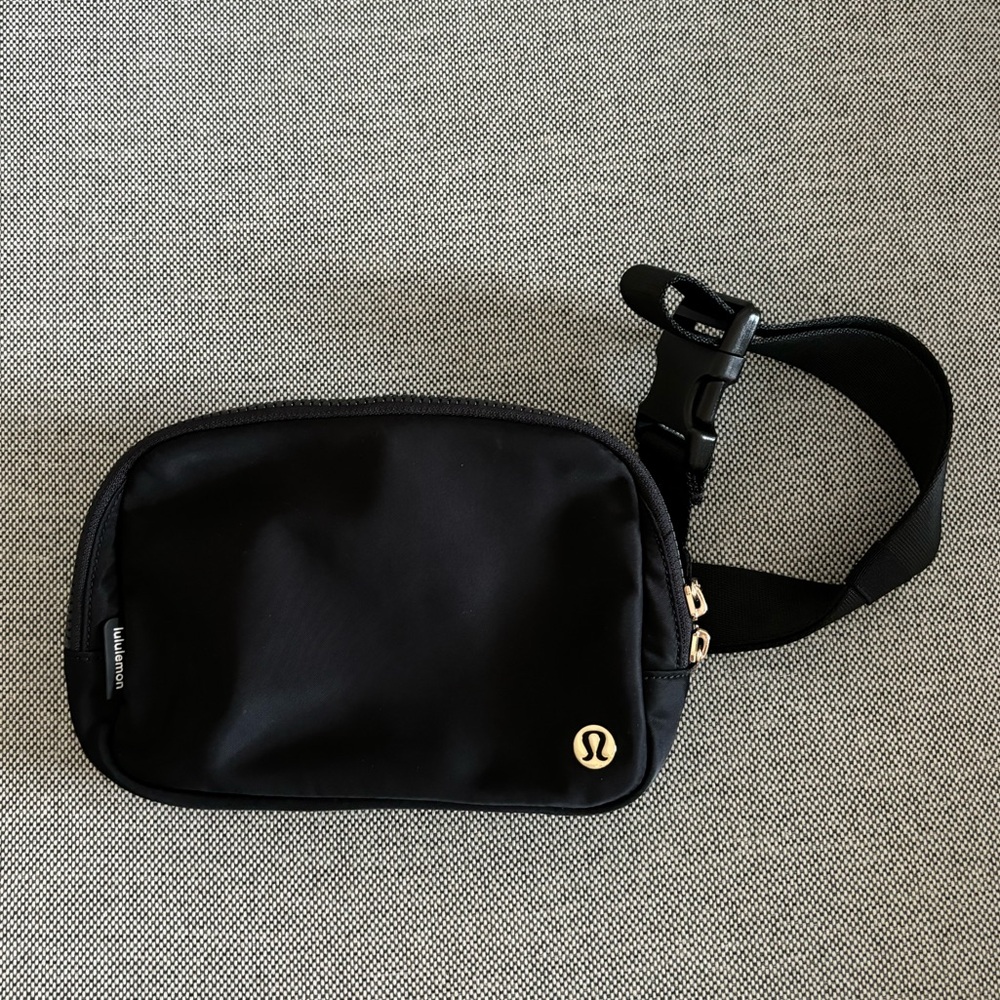 Lululemon 2L Everywhere Belt Bag